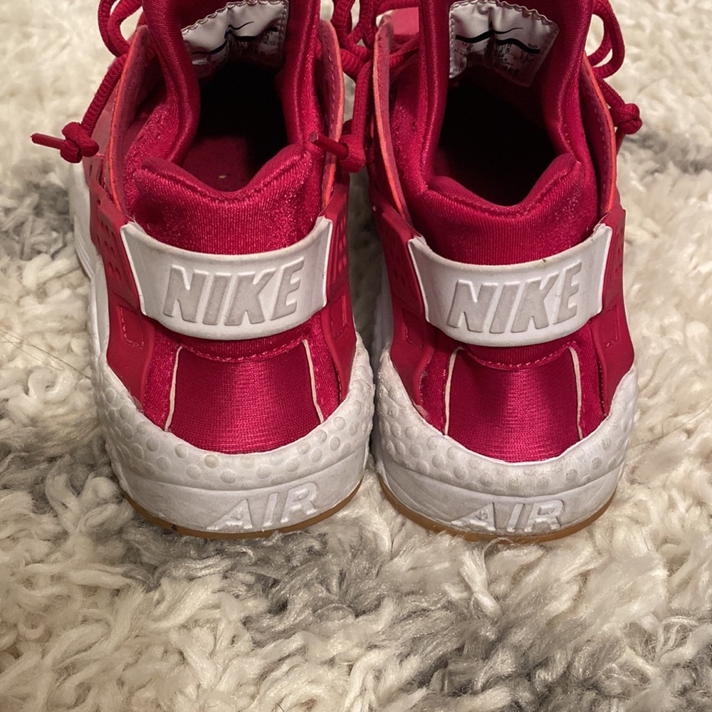 Nike - Picture 3 of 5